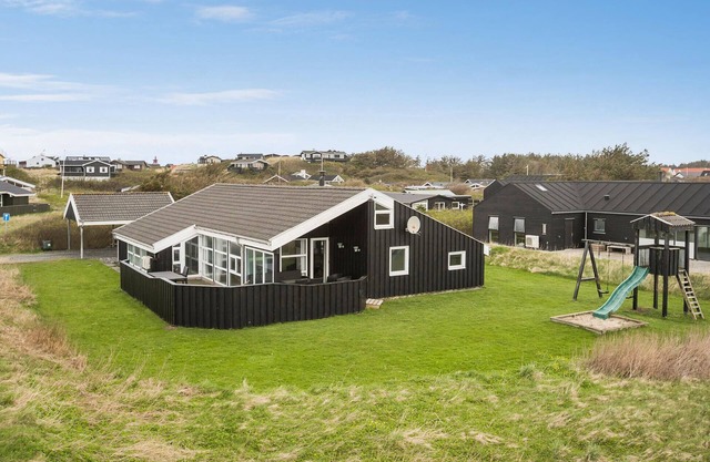 Amazing home in Løkken with sauna