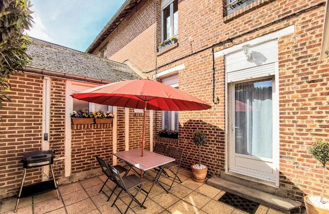 Amazing Home In Péronne With Kitchen