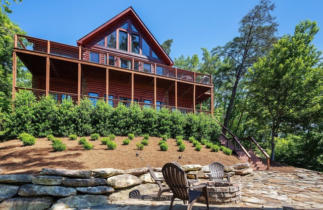 Amazing LAKE FRONT Log Cabin
