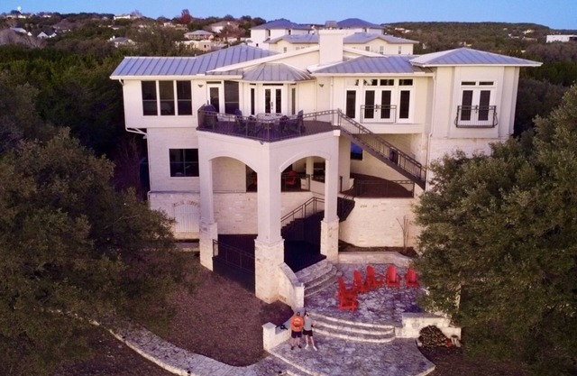 Amazing Lakefront Vacation Home