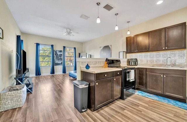 Amazing Location A/C & WorkSpace