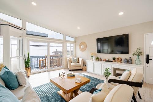 Amazing location, Unique Oceanfront Beach House!