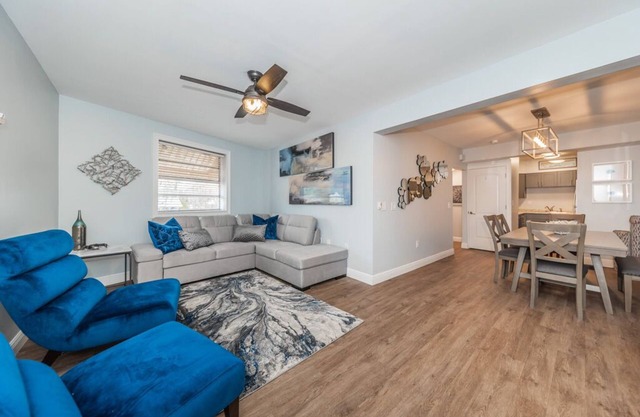 Amazing location, walk to shops, restaurants, festivals +