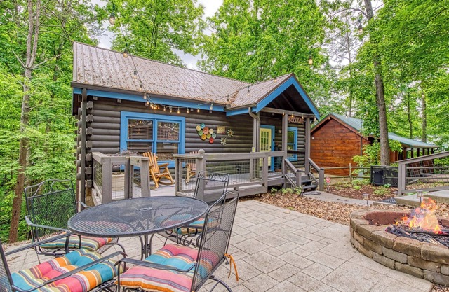 Amazing Log Cabin! Close To All The Main Attractions In Pigeon Forge! Firepit!