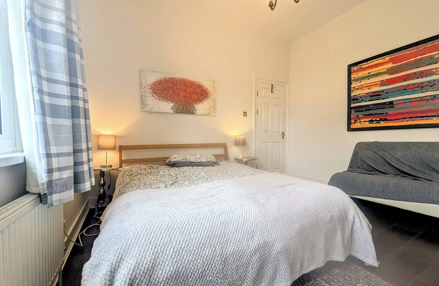 Amazing luxury 6 bed 3 bath Victorian house in heart of London