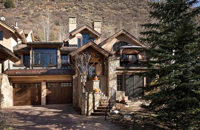Amazing Mountain Home with Hot Tub & Views