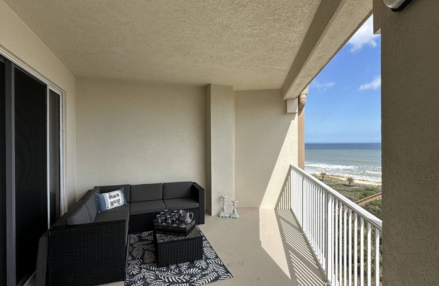 Amazing Ocean Views in a 2 bed/2 bath condo!