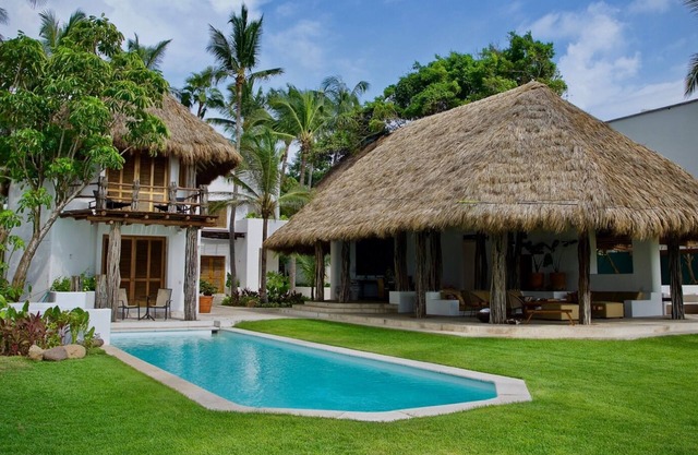 Amazing Oceanfront 5BR Villa Pool Beachfrontn