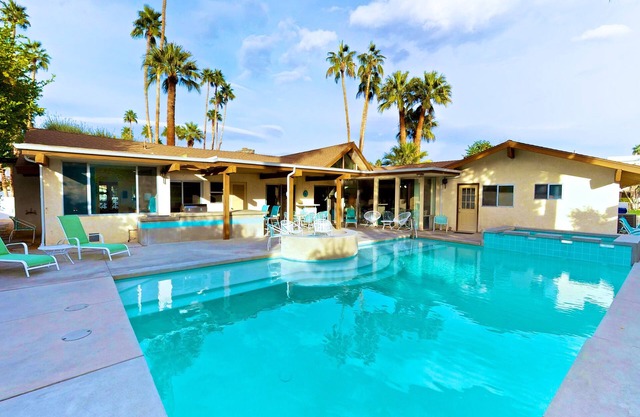AMAZING PALM SPRINGS RESORT VILLA! BOOK NOW FOR 2026!