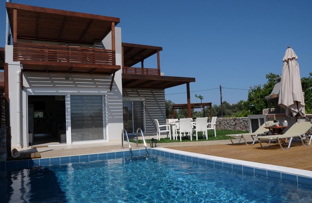 Amazing Pool Villa 2 min from the Haraki beach & 10 min from Lindos