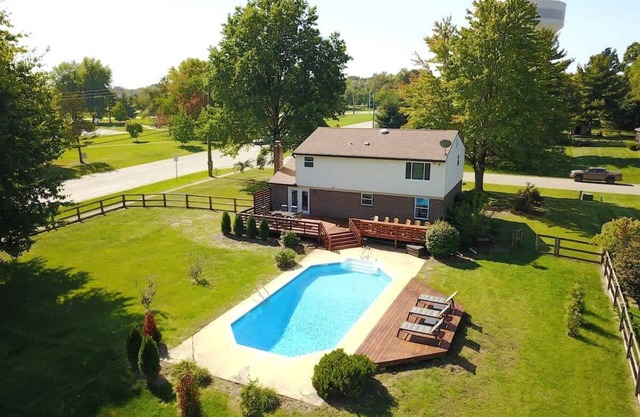 Amazing Pool & Walk to the Park
