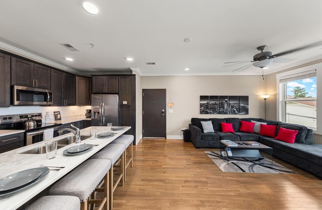 Amazing Reviews-Great Location-Minutes To Downtown!