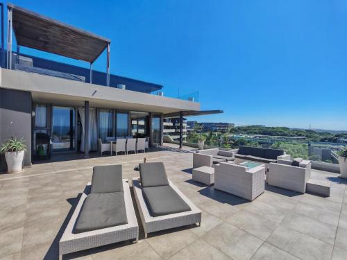 Amazing sea views! * 3 bed * corner apt at Sibaya