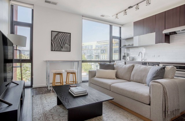 Amazing Shaw Studio w/Gym & Doorman, nr Restaurants, by Blueground