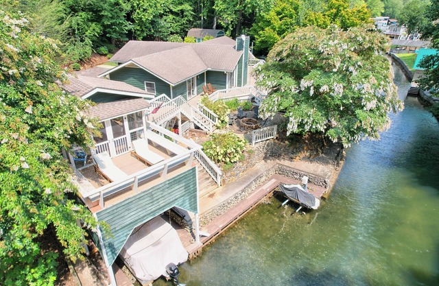 Amazing Spacious & Cozy Lake House on Lake Burton w/Boat Access! Dog Friendly!