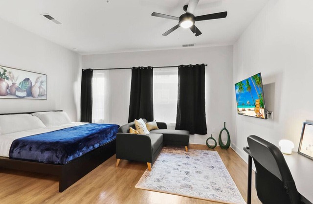 Amazing Studio |Near Beach & Downtown | Pool & Gym