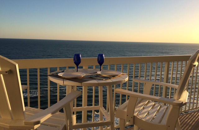 Amazing Top Floor Views, 3 Private Sleep Rooms, Free Beach Chairs, Owner Managed