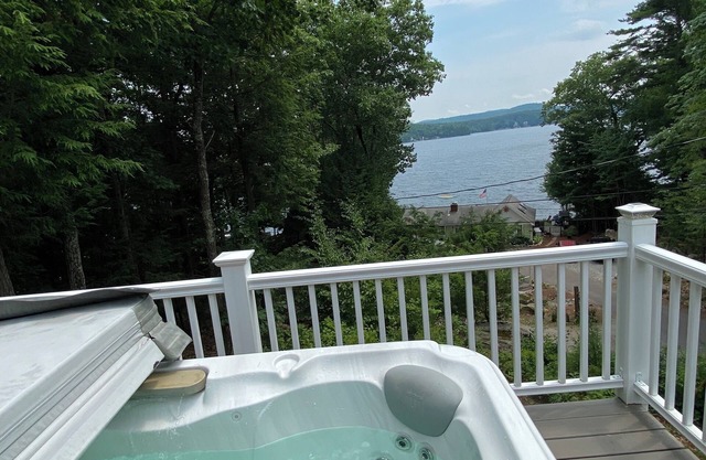 Amazing View~Hot Tub 2-bedroom house in enchanting Alton Bay~Lake Winnipesaukee