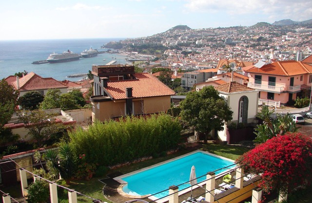 AMAZING VIEW over the bay, by the Old Town, walk to the city, quiet area