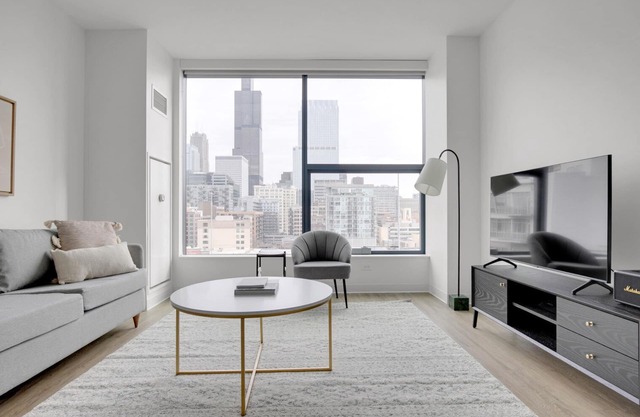 Amazing West Loop 1BR w/Gym & Pool in heart of Greektown, by Blueground