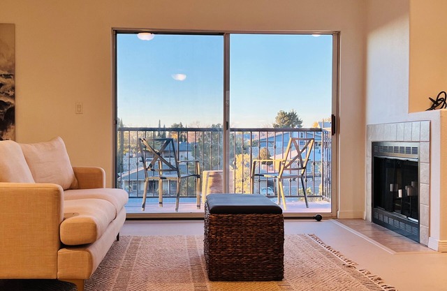 Amazing Westside sunset view condo close to Utep,Downtown El Paso and shopping.