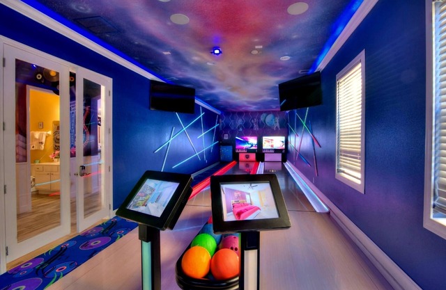 America & Music City Twin Mansion, Sleeps 80