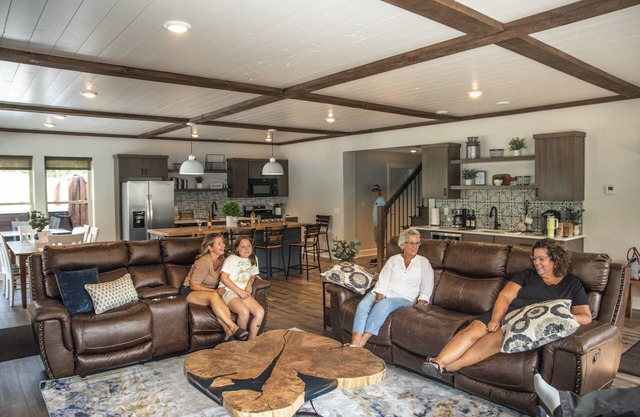 Amish Country Farmhouse Sugarcreek