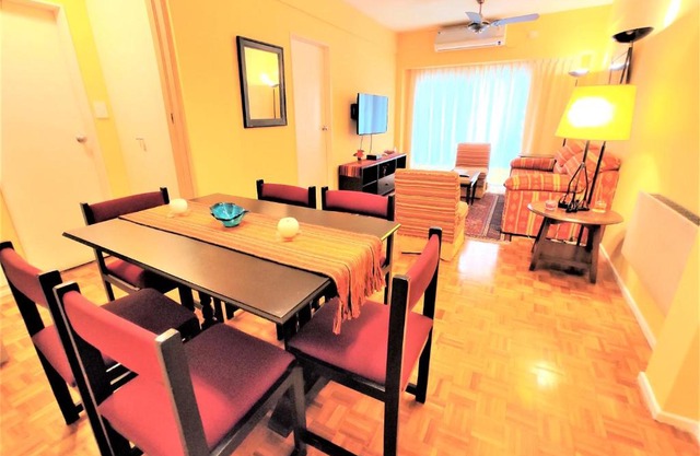 Amplio Departamento 2 habitaciones en el Centro con Balcon