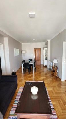 Amplio departamento con cochera en pleno centro