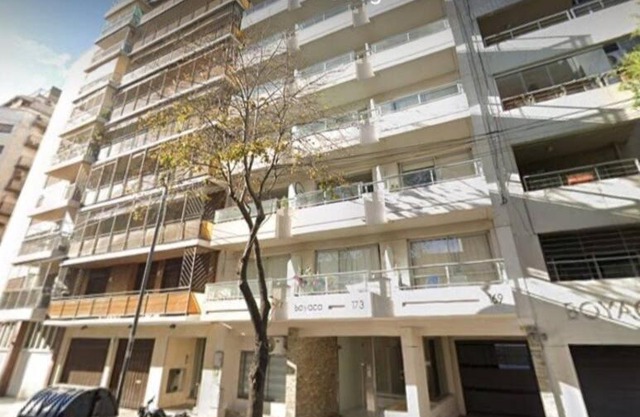 Amplio monoambiente en edificio moderno