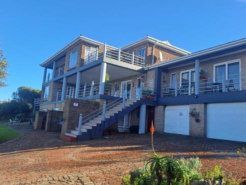 Amzee Bokmakierie Guest House