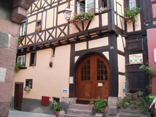 An apartment in a 17th century wine grower s house