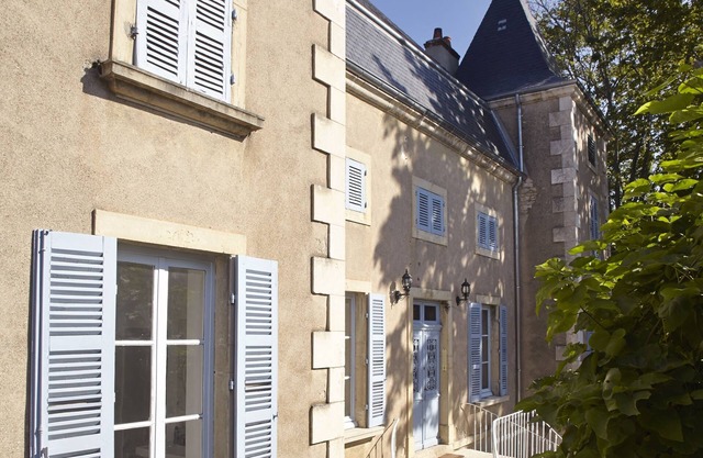 An authentic mansion near Beaune in a well-known wine village