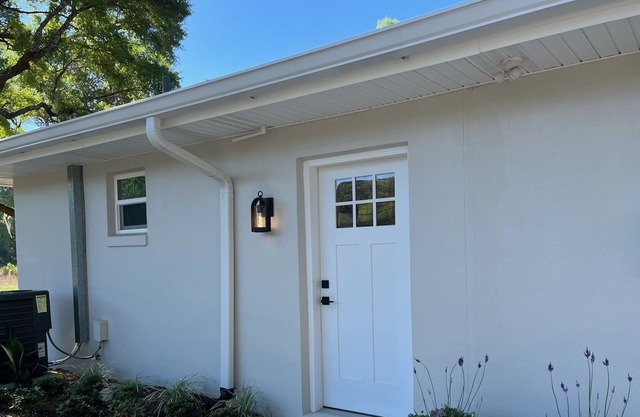 An Elegant Mid-Century Modern Private Unit