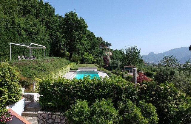 An oasis surrounded by greenery at the gates of the Amalfi coast
