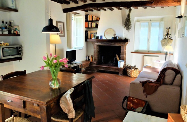 Ancient house in the hill with a garden and view to the sea. Wi-Fi free