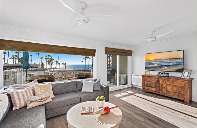 Angelfish Beach Retreat has pier & ocean views and AC