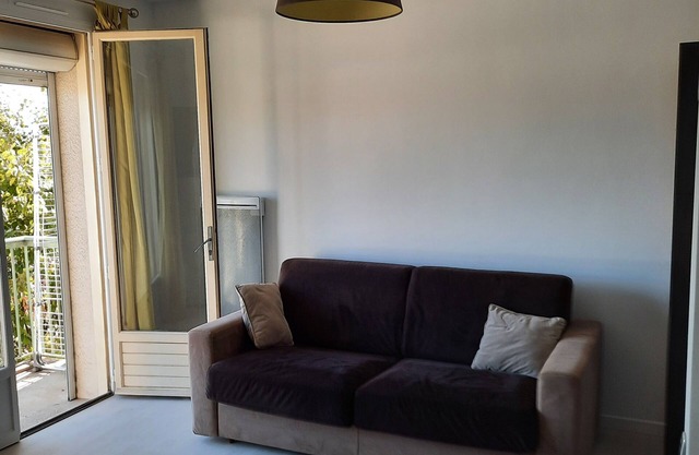 ANGERS Apt/Box 10 minutes walk from city center, St Serge University, Faculty of Law