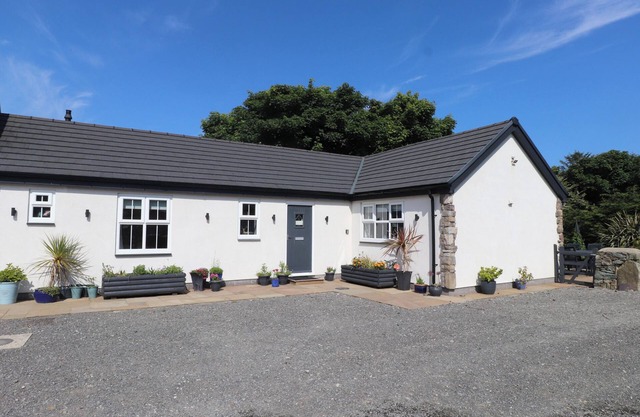 ANNEXE AT TY MOEL ISAF, with a garden in Amlwch