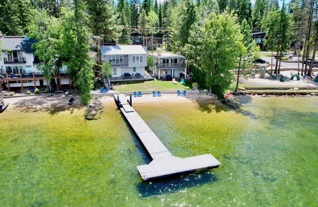 Annie's Place-Lakefront-Shared dock w/Almost Heaven-Rent both for a 6-room getaway for large groups!