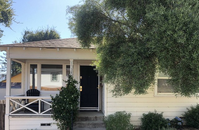 Annie's Sonoma Cottage w/Hot Tub ~ Pets Welcome!