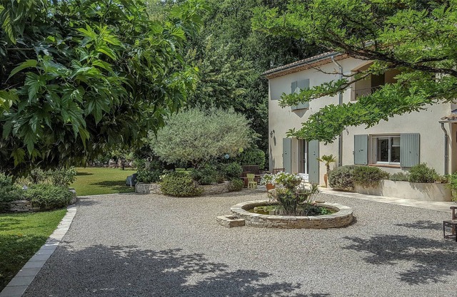 Ansouis - Quiet Recent Provencal Bastide, Private Pool and Enclosed Park