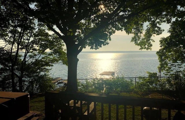 Anthony Beach-Seneca-Waterfront-Hot Tub-Wine Trail-Big Deck, Recently Updated-New Dock-Pets OK