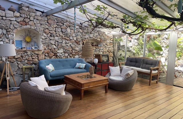 ANTIBES Ground floor 3 * quiet house in the heart of the city