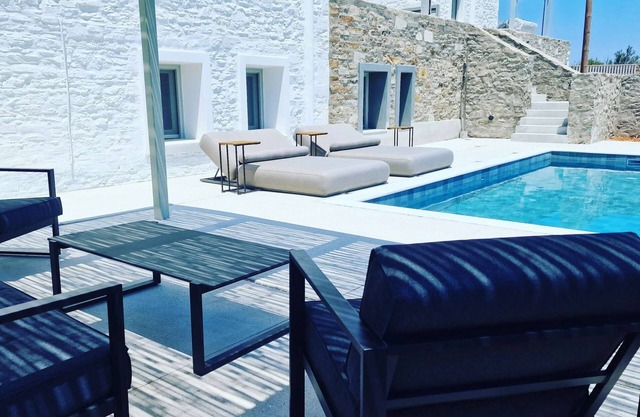 Antiparos Homes - A beautiful holiday home with beach view for groups of 5