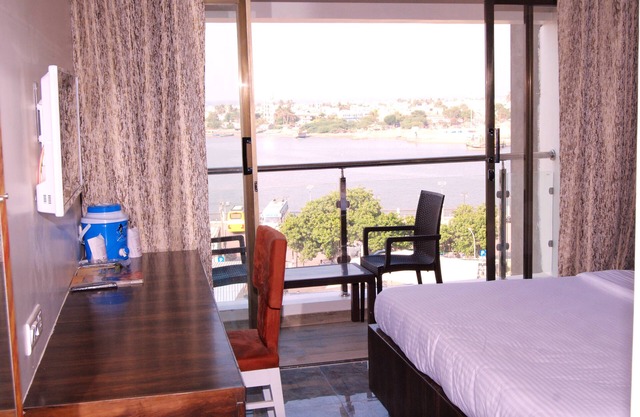 Apaar Hotel