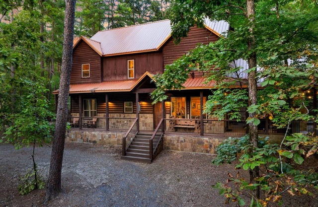 Apache Trail Lodge, Pool Table, Play-Set, Hot Tub