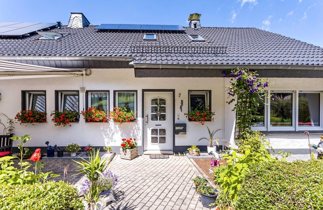 Apartment 'Am Waldrand' with Mountain View, Shared Terrace and Wi-Fi