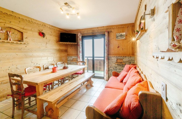 Apartment 'La Centaurée' with Mountain View, Shared Garden and Wi-Fi