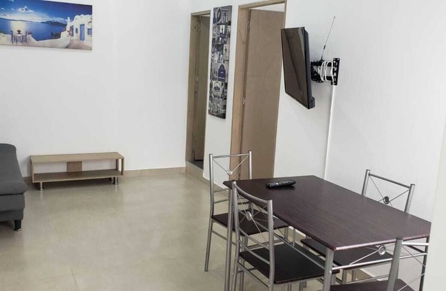 Apartamento 2 Alcobas Estadio Piso 2 Con Patio